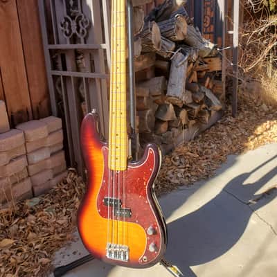 Fender Select Precision P Bass with Hardcase image 2