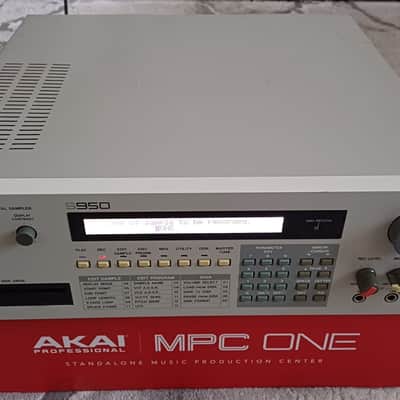 Akai S950 MIDI Digital Sampler 1988 - White