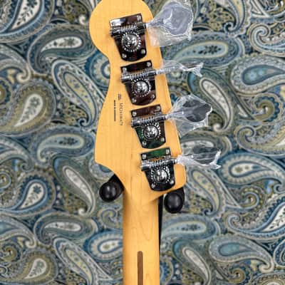 Fender Player Series II Precison Bass Coral Red image 4