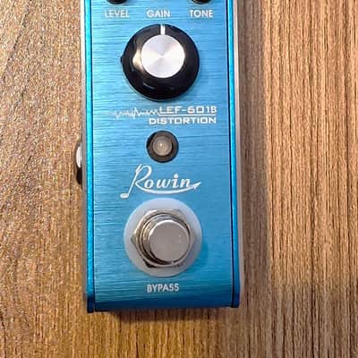 Rowin : Distortion mini pedal, w/ 3 distortion modes - a Suhr Riot clone, 2020s (Model# LEF-601B) image 1