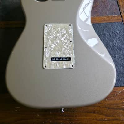 Fender Roadhouse American strat SSS w/ohsc 1997 - shoreline gold image 3