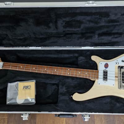 Rickenbacker 2025 - 4003S Bass inc Rickenbacker case. image 1