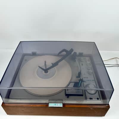 Immagine KLH Model 24 FM/AM Integrated Amplifier Turntable - 2