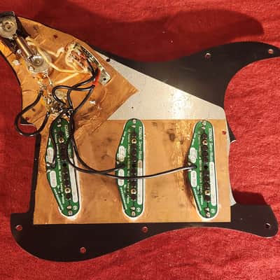Kinman AVn-69 Zero-Hum Loaded Strat Pickguard White Pearloid/White Covers image 4