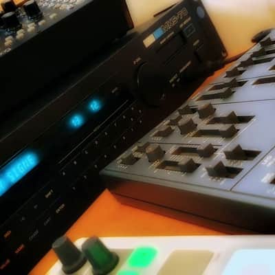 Roland MKS-70 & PG800 Programmer