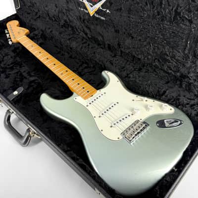 2005 Fender Custom Shop Ltd Edition ’66 Stratocaster – Closet Classic – Firemist Silver Metallic image 1