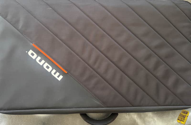 Mono Pedalboard Rail Large with Stealth Accessory Case image 1