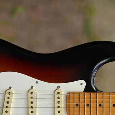 Fender American Ultra Luxe Vintage '50s Stratocaster - 3-Color Sunburst image 4