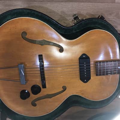 1951-1956 Epiphone Century archtop guitar, P 90 pick up, image 4