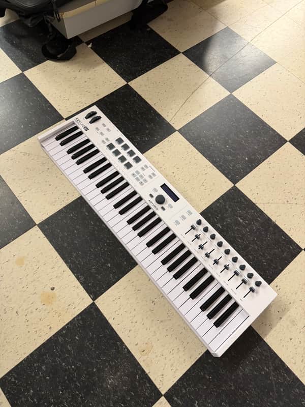 Arturia KeyLab Essential 61 MIDI Controller