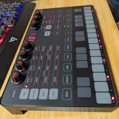 IK Multimedia UNO Analog Synth image 2