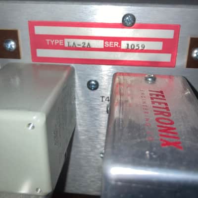 Universal Audio LA-2A Leveling Amplifier / Optical Compressor 2000 - Present - Gray Bild 2
