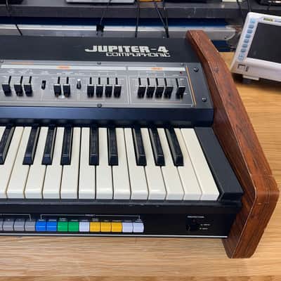 Roland Jupiter 4 Synthesizer w/ Swan flight case. New sliders. Full recap and just calibrated. IR3109  filter version image 6