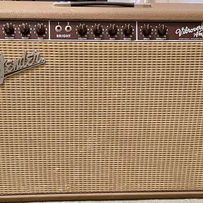 Fender '63 Vibroverb Reissue 40-Watt 2x10" Guitar Combo 1990 - 1995 - Brown Tolex image 2