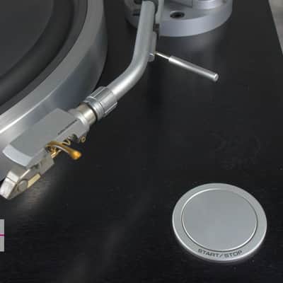 YAMAHA GT-2000 Direct Drive Turntable in Very Good Condition image 20