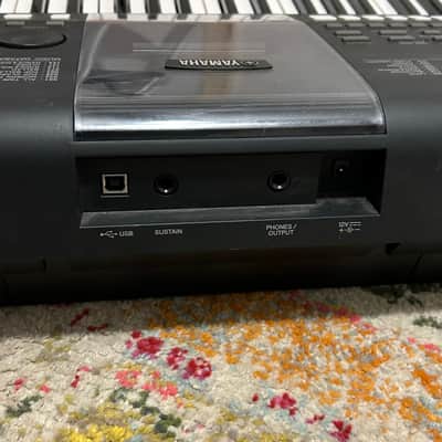 Yamaha PSR-E423 61-Key Portable Keyboard image 11