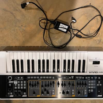 Roland SH-01 GAIA 37-Key Digital Synthesizer 2010 - 2012 - White