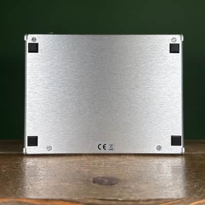 Origin Effects Cali76-TX Limiting Amplifier 2010s - Silver image 3