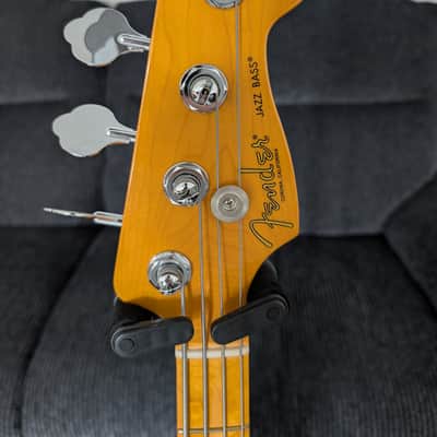 Fender American Professional II Jazz Bass with Maple Fretboard 2020 - Present - 3-Color Sunburst image 3