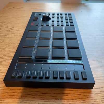 Akai MPC Studio Music Production Controller 2021 - Present - Black image 8