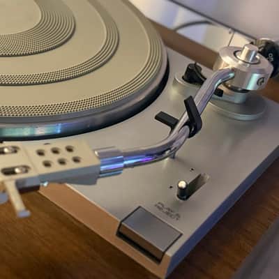 ✨✨ Yamaha YP-211 Vintage Belt-Drive Turntable – Woodgrain Plinth, S-Shaped Tonearm, Smoked Dust Cover, Tested – BVA image 12