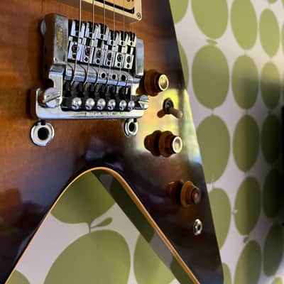 Gibson The Flying V CMT 1981-1985 - Sunburst image 4