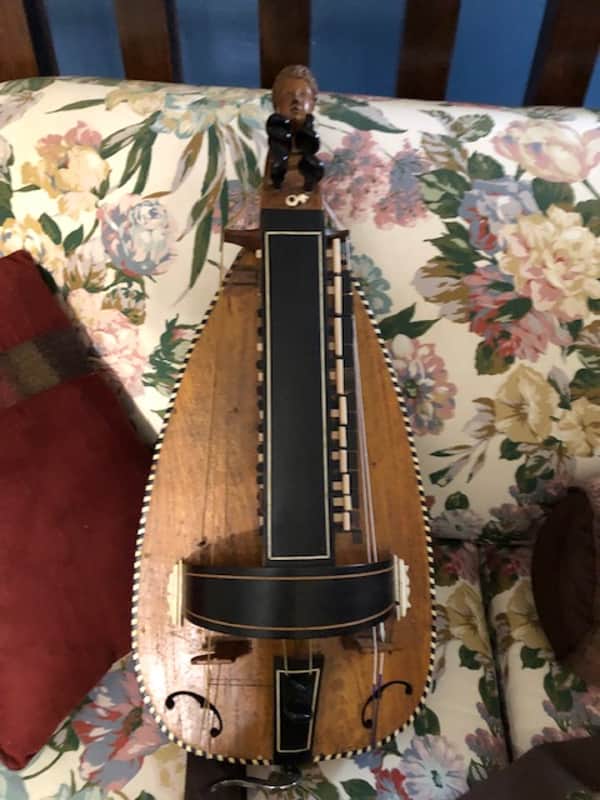 hurdy gurdy made by French maker Perreau 1742 hand made mid-18c - French polish image 1