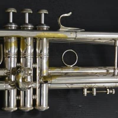 Trompeta Bach Stradivarius 37 estrella Corporation en buen estado. image 12