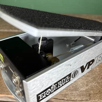 Ernie Ball P0-6180 VP JR. 250K Passive Volume Pedal 2010s - Silver image 7