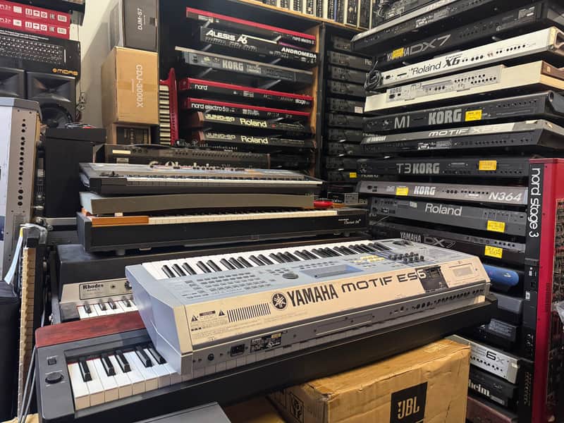 Yamaha Motif ES 6 Production Synthesizer 2000s 61 key keyboard //ARMENS// image 1