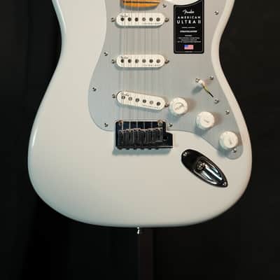 Fender American Ultra II Stratocaster with Maple Fretboard 2025 Avalanche image 2