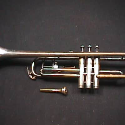 An Antique 1922 French Made 1900 Couesnon & Cie Jazz Style Trumpet in it's Original Case & Ready to Play   5 T image 3