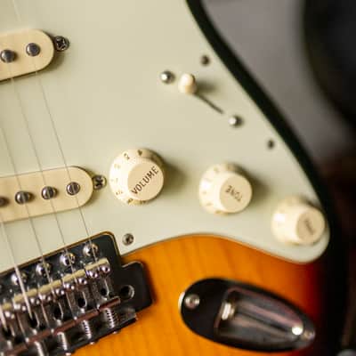 Fender Stratocaster 2015 - 3 color sunburst image 14