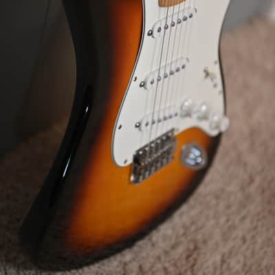 Fender Standard Stratocaster - MIM - 2002 - Sunburst - w/ Gig Bag image 5