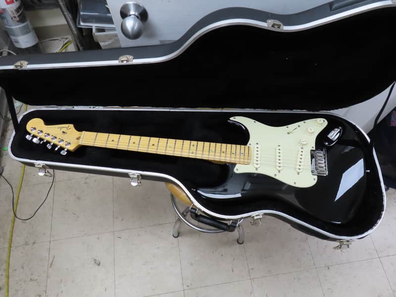 2007 Fender American Deluxe Strat®, "Soft" V Neck, Maple Fingerboard, SCN, Black 2007 - Black