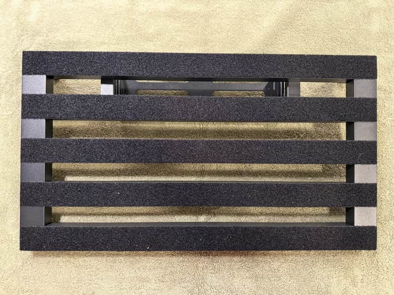 Gokko Aluminum Alloy Guitar Pedal Board 22” x 12.6” w/ Power Bracket & Case image 1