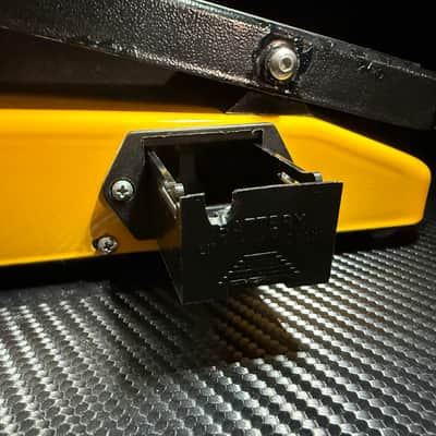 Colorsound Wah-Fuzz-Swell 1990s, United Kingdom - Yellow, Runs on Motorola BCI-84-LC-M728 Transistor image 7