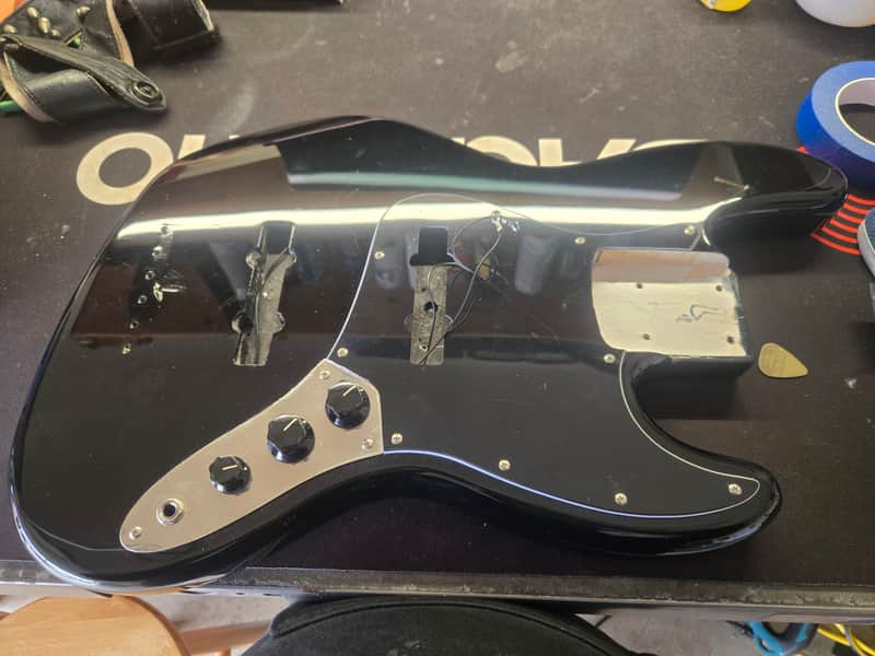 Squier 5 string Jazz Bass body 70's partially loaded 2020's - Black image 1
