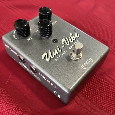 Dunlop UV1SC Uni-Vibe Stereo Chorus 2001 - 2005 Hammered Metal image 2