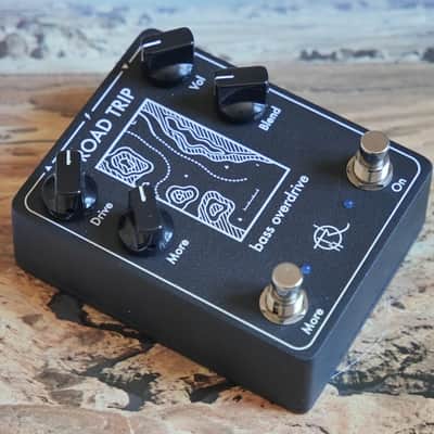 Road Trip bass overdrive + booster with clean blend image 2