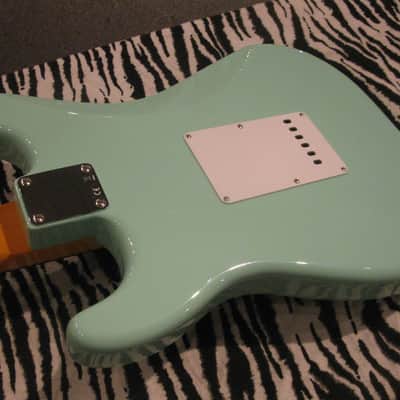 Fender Special Edition '60s Stratocaster Electric Guitar w/Matching Headcap Surf Green image 7