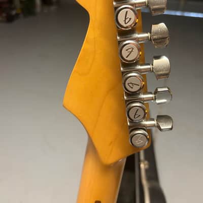Fender 2005 American Series Stratocaster HSS 2005 - 3-Color Sunburst image 3