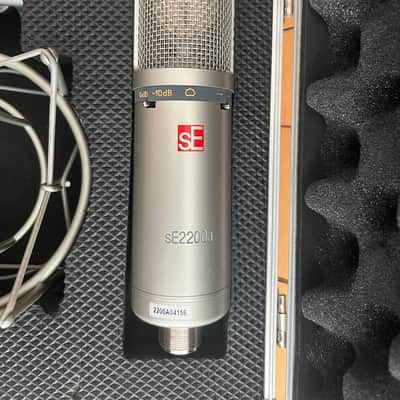 sE Electronics sE2200a Large Diaphragm Cardioid Condenser Microphone 2009 - 2012 - Silver image 1