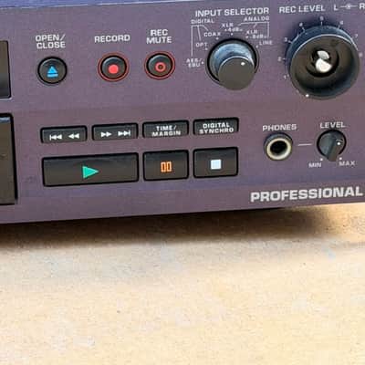 HHB PROFESSIONAL COMPACT DISC RECORDER -CDR 850 image 6