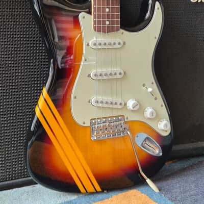 Fender Traditional ’60 Stratocaster Made in Japan 2025 - Competition 3-Color Sunburst image 2