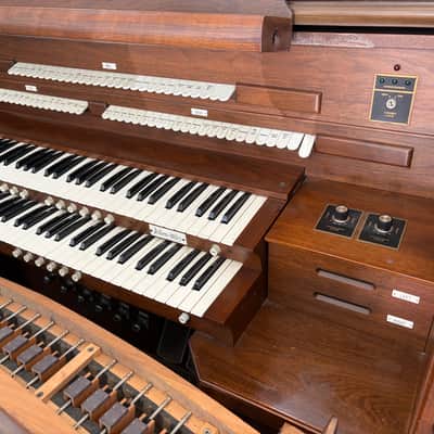 Allen Organ w/ External Speakers, 32-Note Pedalboard, & Bench! image 6