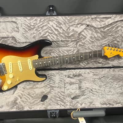 Fender American Ultra II Stratocaster 2025 - 3 Tone Sunburst image 10