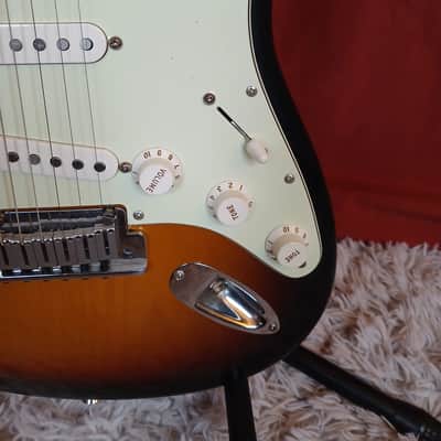 Fender Stratocaster – 2008 – Sunburst – Made in Mexico – Maple Neck – With Gig Bag image 3