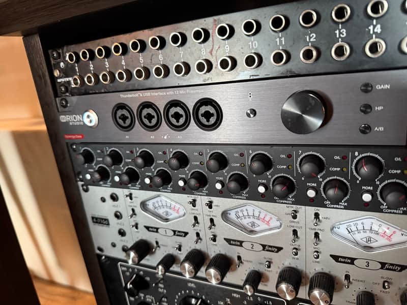 Focusrite Scarlett OctoPre Dynamic 2017 - Present - Black image 1