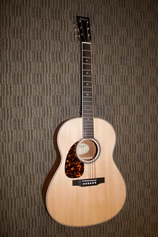 Larrivee L-40